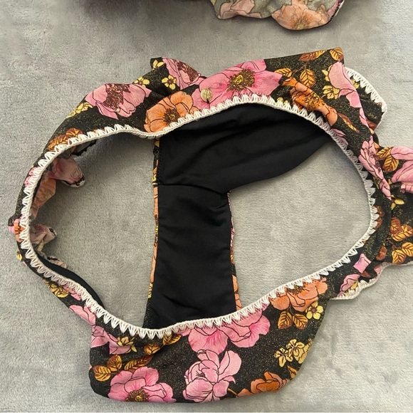 New! Victoria’s Secret floral ruffle triangle bikini 4742 - Picture 7 of 9